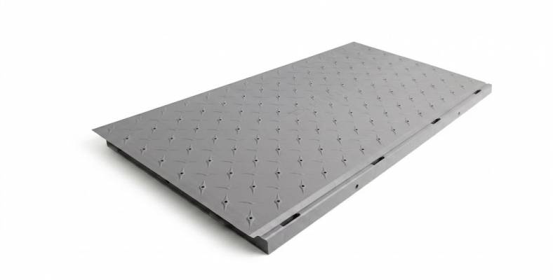 Pardoseală Modulară FastDeck 1.0 – Sistem Profesional pentru Protecția Gazonului și Evenimente pe Stadioane